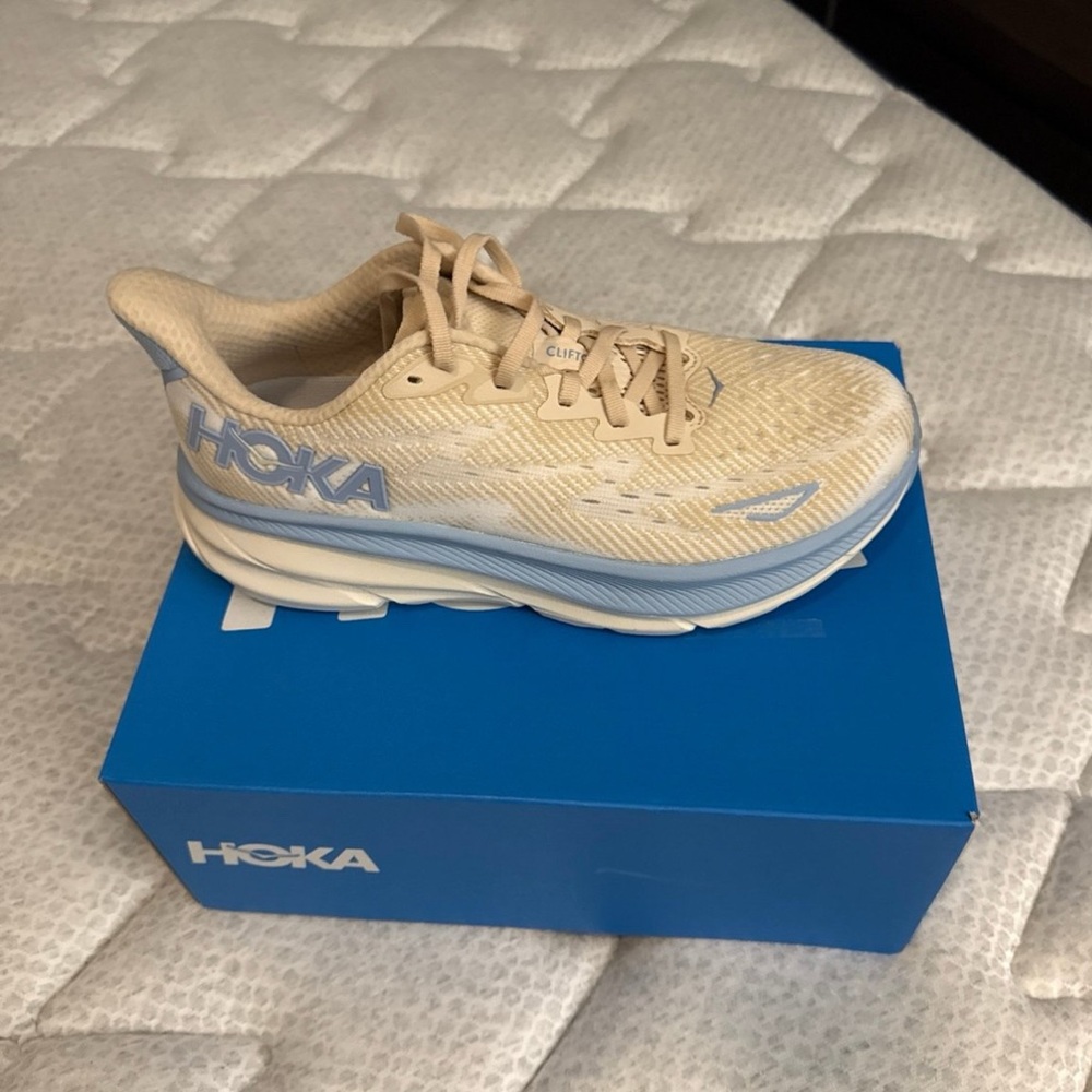 BRAND NEW HOKA clifton size 8.5